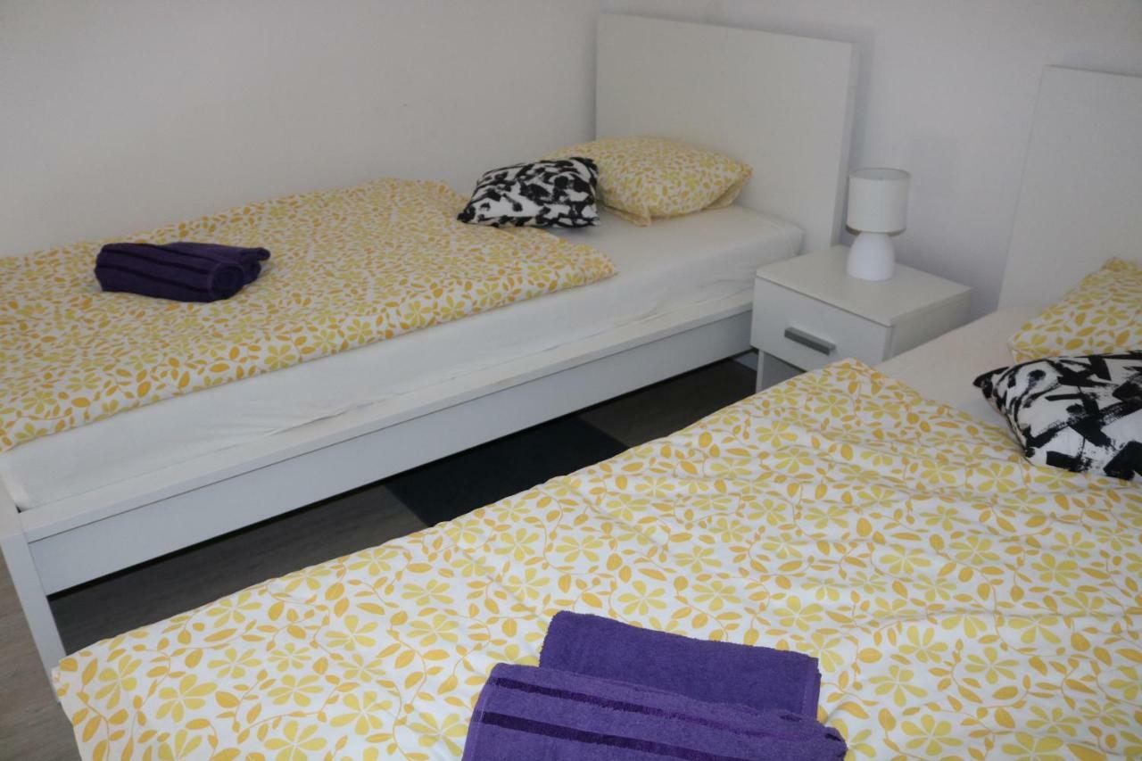 Apartment F6 *