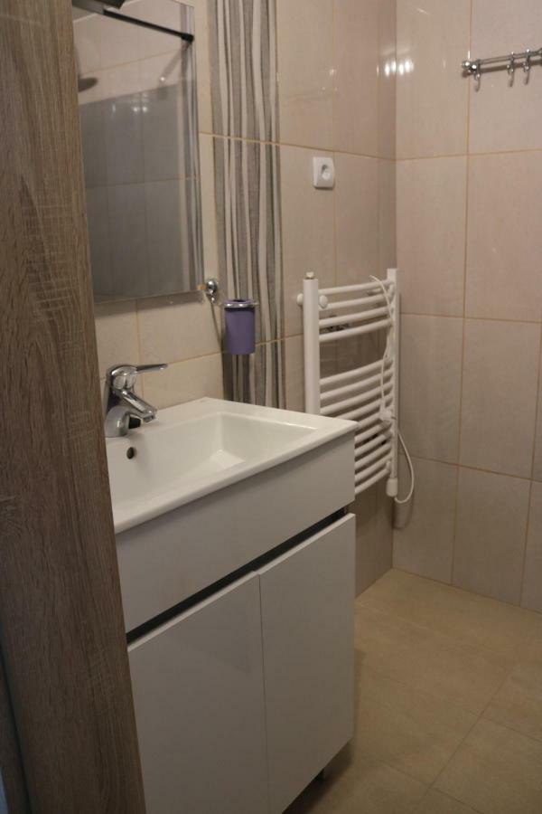 F6 Apartment