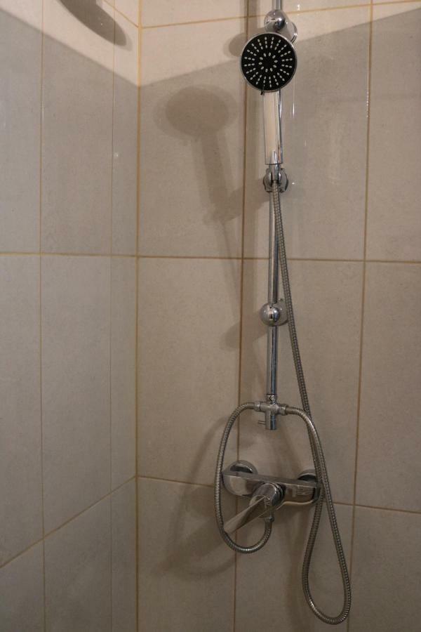 Apartment F6 *