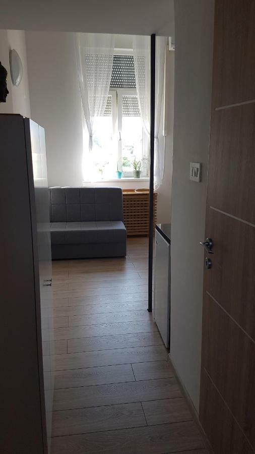 F6 Apartment *